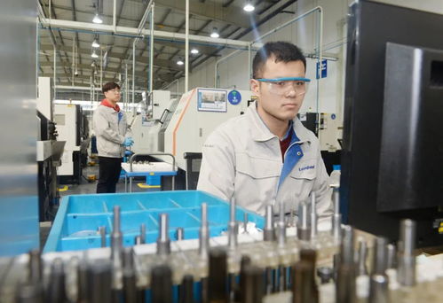 黃欽調(diào)研惠山區(qū) 再領(lǐng)改革創(chuàng)新之先 再鼓爭先創(chuàng)優(yōu)之勁，以新能源技術(shù)開發(fā)引領(lǐng)區(qū)域轉(zhuǎn)型崛起